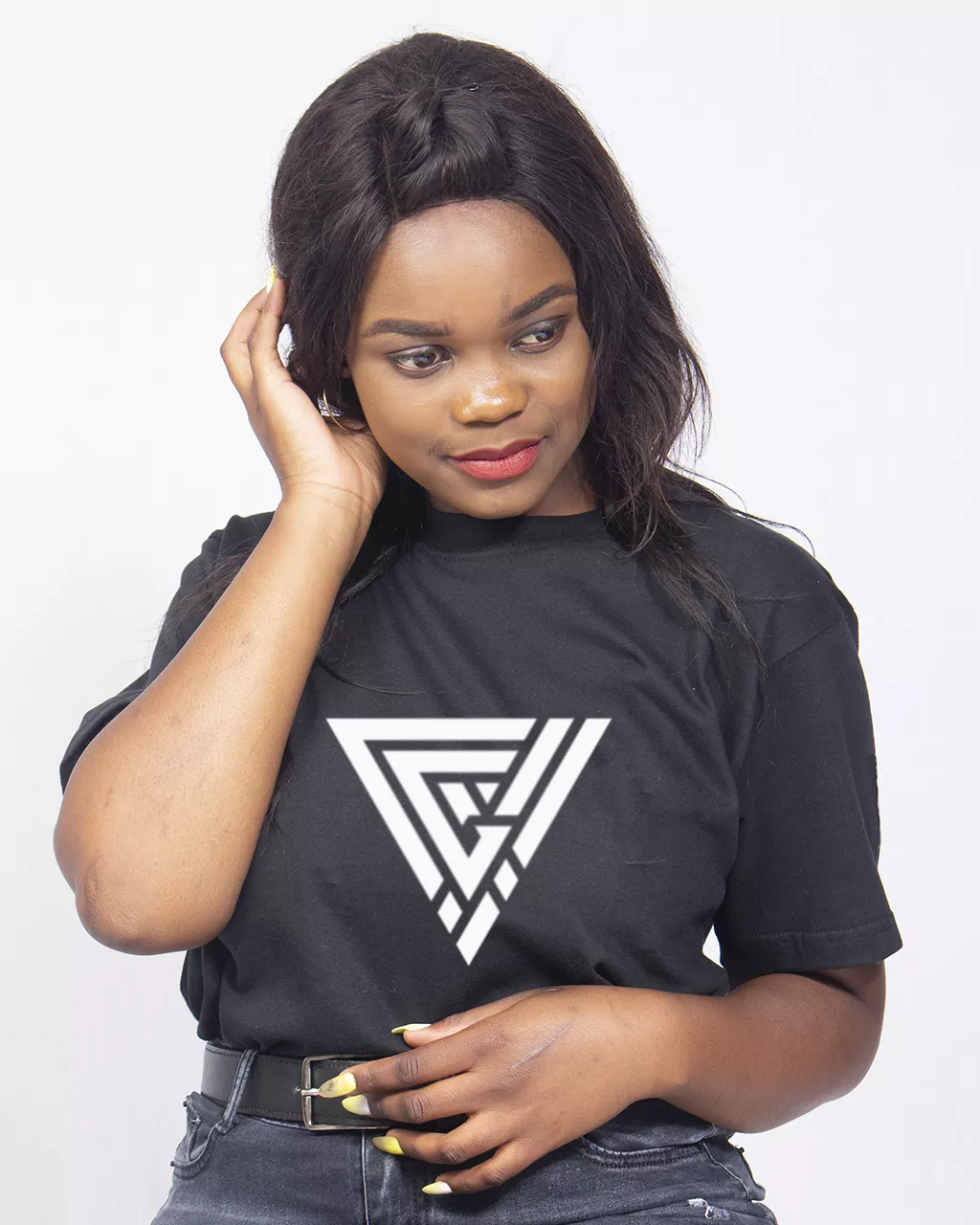 chix-gux-emilia-tshirt-pose3c