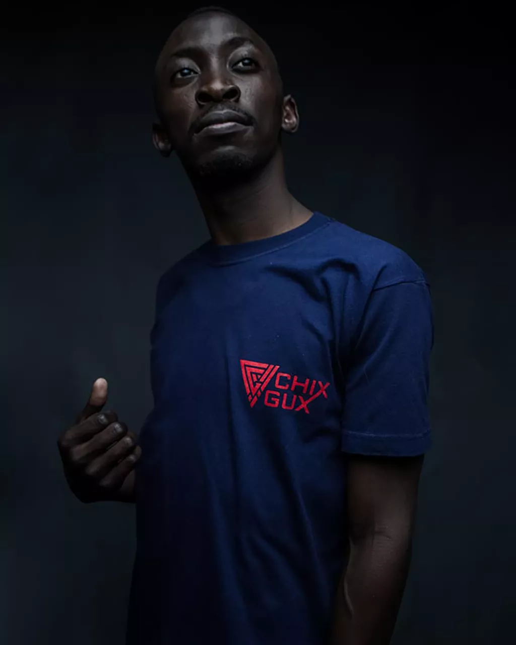 chix-gux-self-tshirt-pose1c